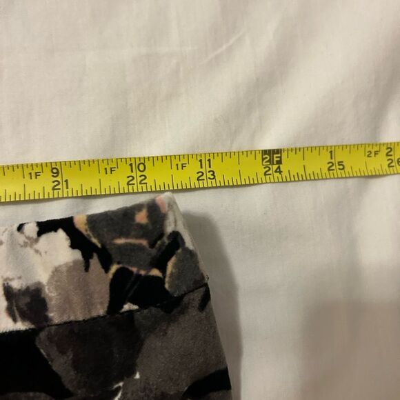 NWOT Isaac Mizrahi Live! Floral Velvet Stirrup Pants Black Size 26W petite - Picture 11 of 12